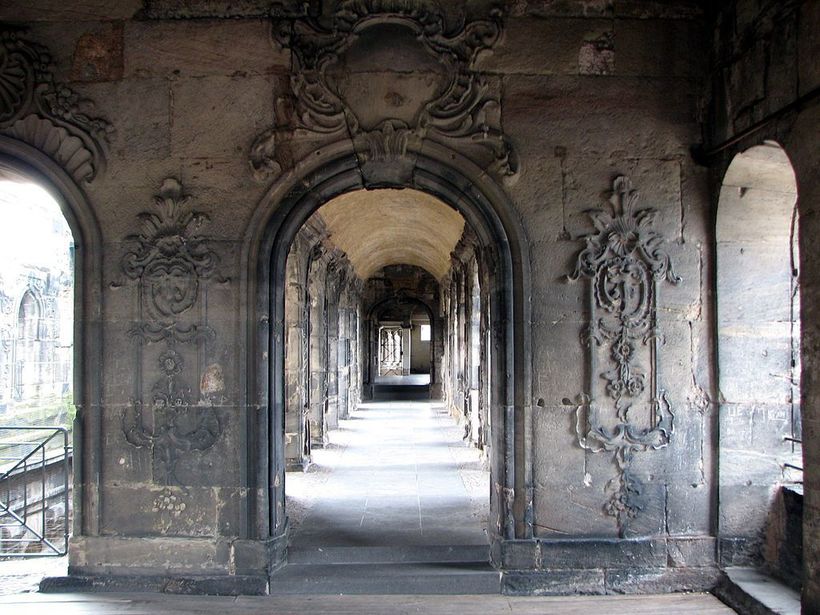 Так выглядят Порта Нигра внутри