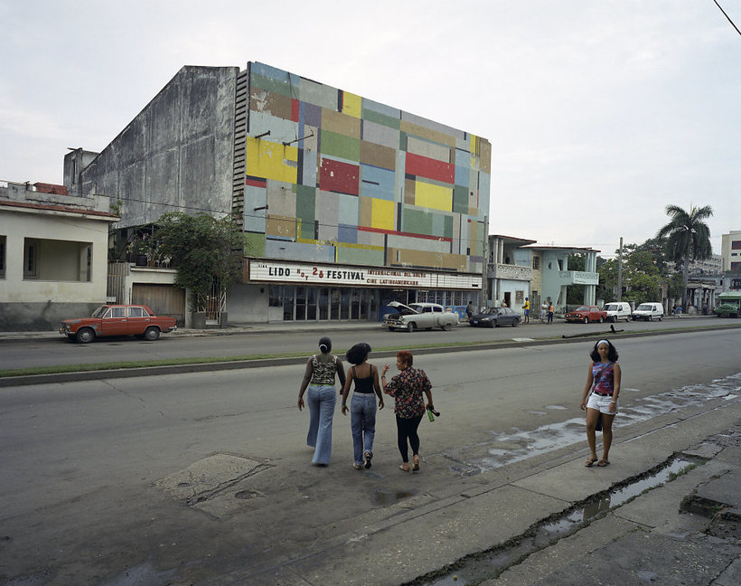Фотограф ездит по миру и показывает, как завораживающе выглядят старые кинотеатры