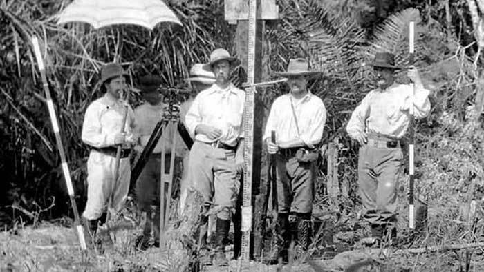 Полковник Фосетт (второй слева) с членами экспедиции