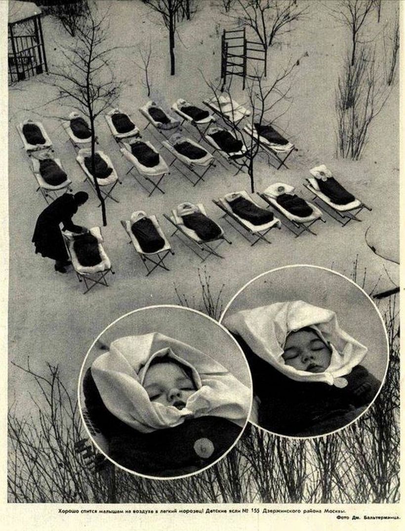 Дети спят на свежем воздухе после обеда в роддоме Москвы, 1958 Дети спят на свежем воздухе после обеда в роддоме Москвы, 1958