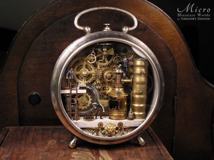 Блог - Художник превращает старинные карманные часы в параллельные вселенные Художник превращает старинные карманные часы в параллельные вселенные