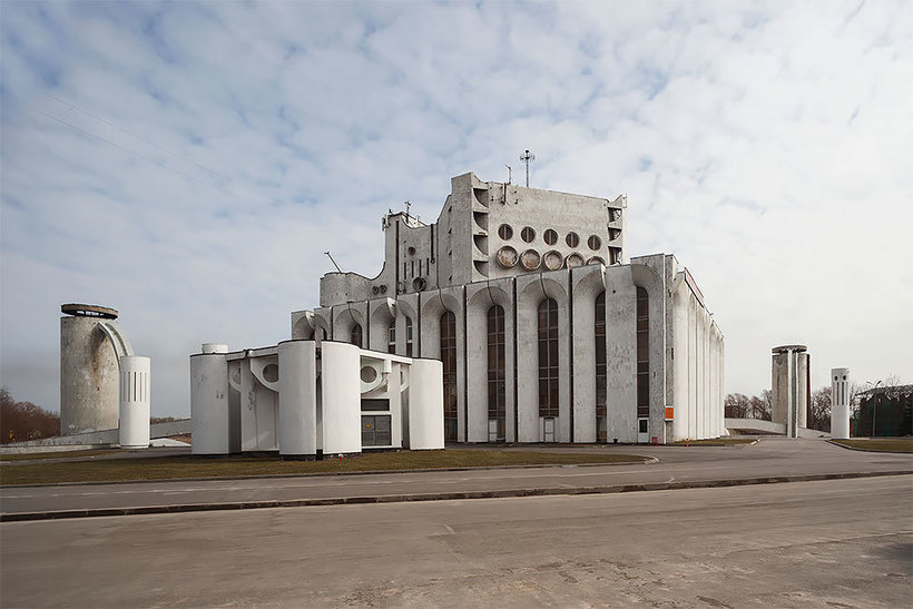 Блог - «Новгородский космический корабль»: брутальная красота театра им. Достоевского «Новгородский космический корабль»: брутальная красота театра им. Достоевского