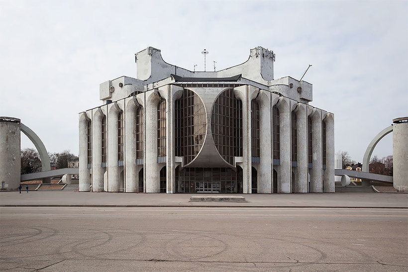 Блог - «Новгородский космический корабль»: брутальная красота театра им. Достоевского «Новгородский космический корабль»: брутальная красота театра им. Достоевского