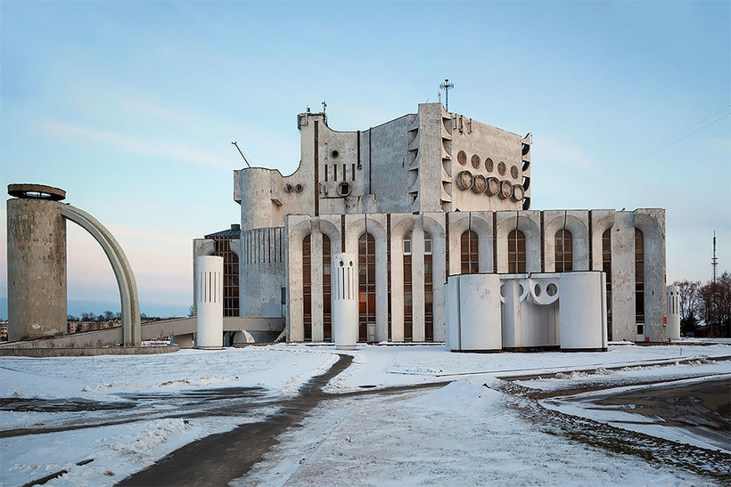 Блог - «Новгородский космический корабль»: брутальная красота театра им. Достоевского «Новгородский космический корабль»: брутальная красота театра им. Достоевского