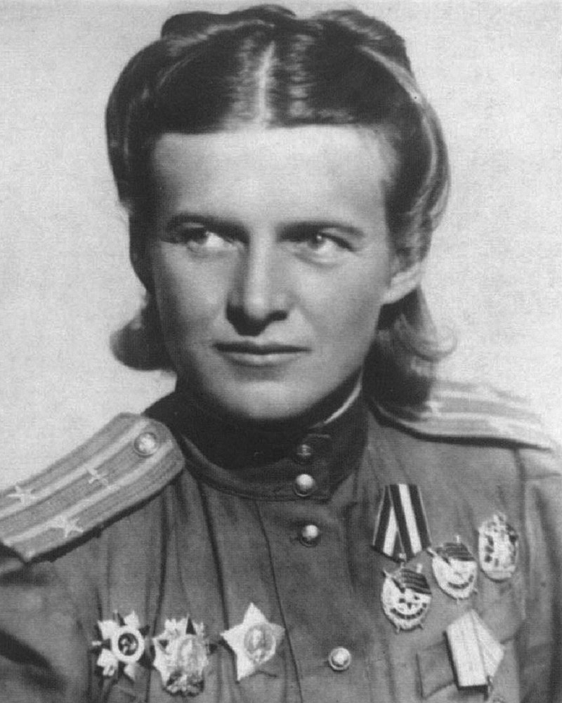 Советская летчица Евдокия Бершанская, единственная женщина, награжденная орденом Суворова Советская летчица Евдокия Бершанская, единственная женщина, награжденная орденом Суворова