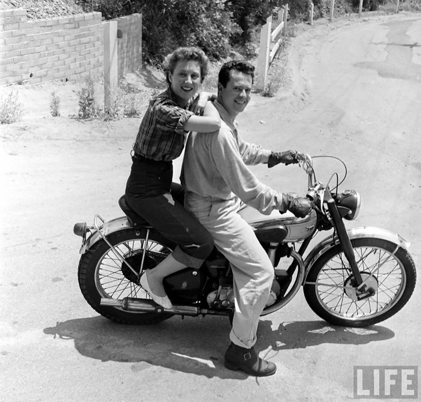 Блог - Дерзкие снимки женщин-мотоциклисток 1949 года, ставших героинями выпуска LIFE Дерзкие снимки женщин-мотоциклисток 1949 года, ставших героинями выпуска LIFE