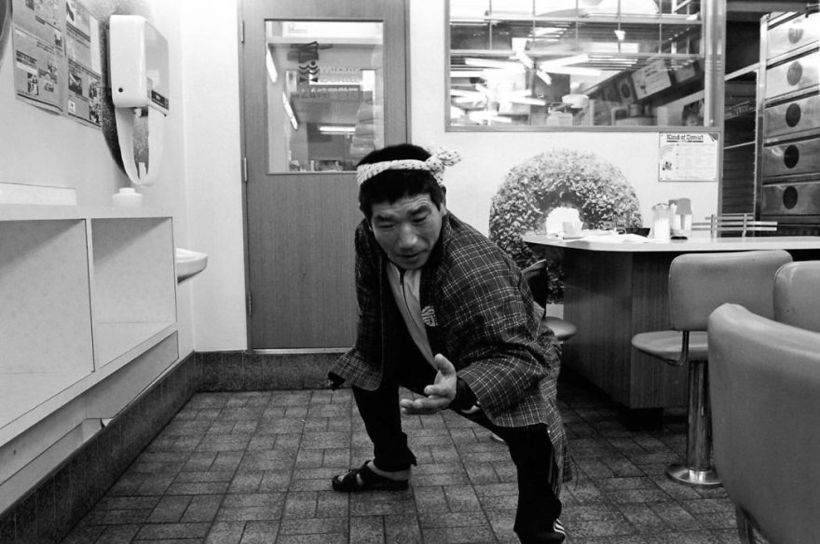 Приветствие якудза, Mr. Donuts, 1979 Приветствие якудза, Mr. Donuts, 1979