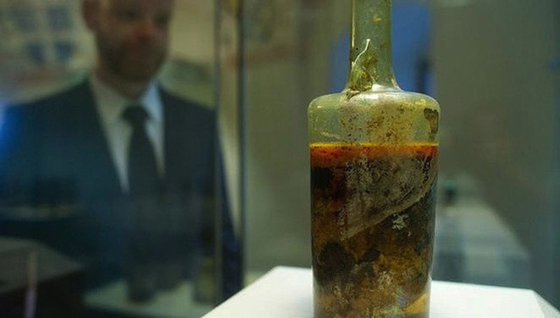 Блог - Видео: Открытие самой старой бутылки вина, которой 1650 лет Видео: Открытие самой старой бутылки вина, которой 1650 лет