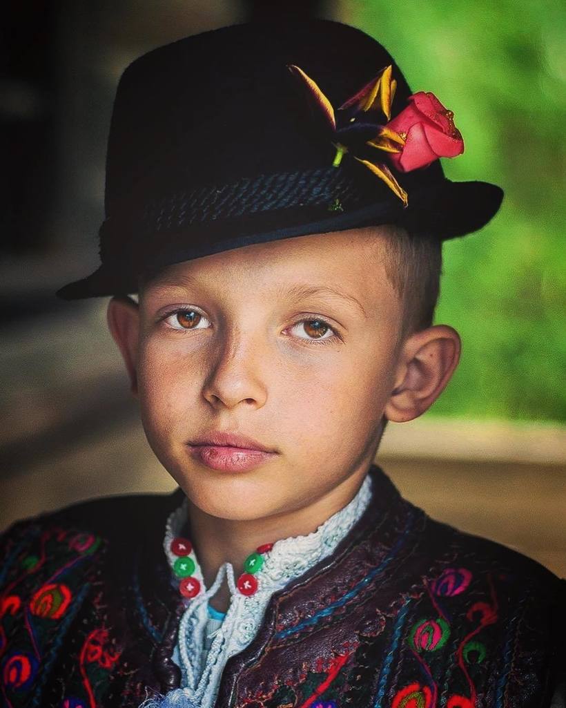 Блог - Фотограф провел 10 лет, снимая румынскую деревню, которая выглядит как сказка Фотограф провел 10 лет, снимая румынскую деревню, которая выглядит как сказка