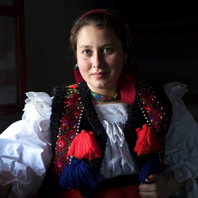 Блог - Фотограф провел 10 лет, снимая румынскую деревню, которая выглядит как сказка Фотограф провел 10 лет, снимая румынскую деревню, которая выглядит как сказка