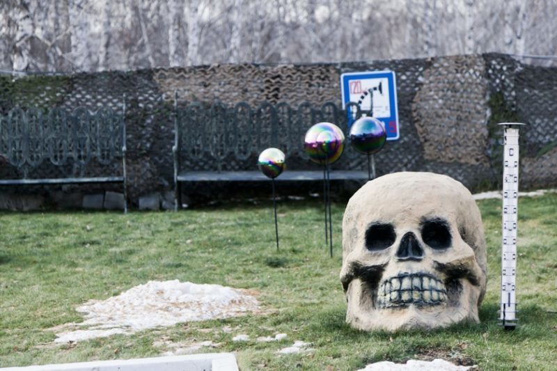 Блог - Странный крематорий Новосибирска: динозавры, детские площадки и зоопарк Странный крематорий Новосибирска: динозавры, детские площадки и зоопарк