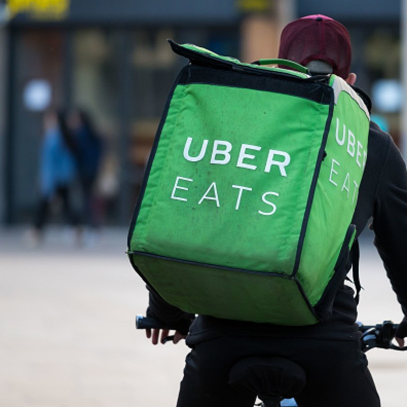 Блог - В Японии в Uber работают бабушки в кроссовках, которые доставляют еду пешком В Японии в Uber работают бабушки в кроссовках, которые доставляют еду пешком
