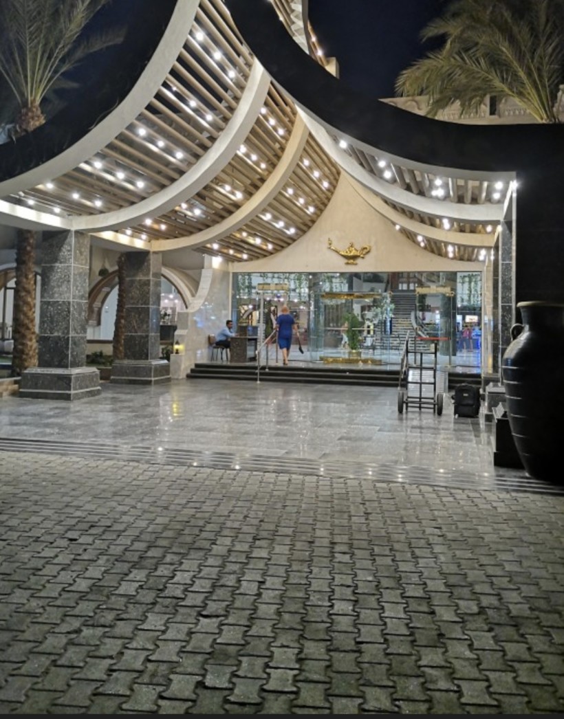 Вход Aladdin Beach Resort