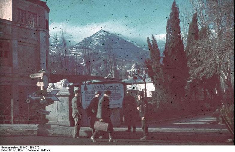Указатели на немецком языке в Крыму. Фото из архива немецкого солдата Указатели на немецком языке в Крыму. Фото из архива немецкого солдата