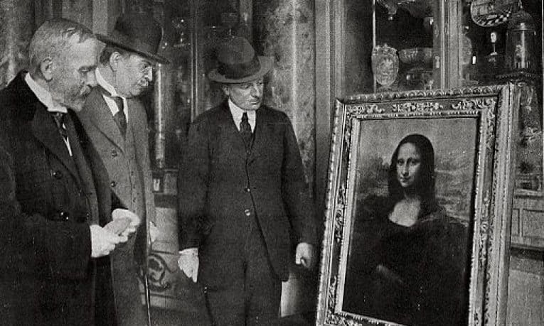 Выставка «Моны Лизы» в галерее Уффици в 1913 году Выставка «Моны Лизы» в галерее Уффици в 1913 году