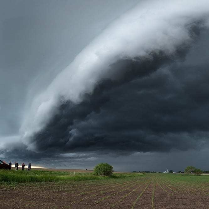 Фотограф и охотник за штормами делает невероятные снимки разбушевавшейся стихии