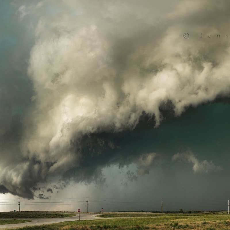 Фотограф и охотник за штормами делает невероятные снимки разбушевавшейся стихии