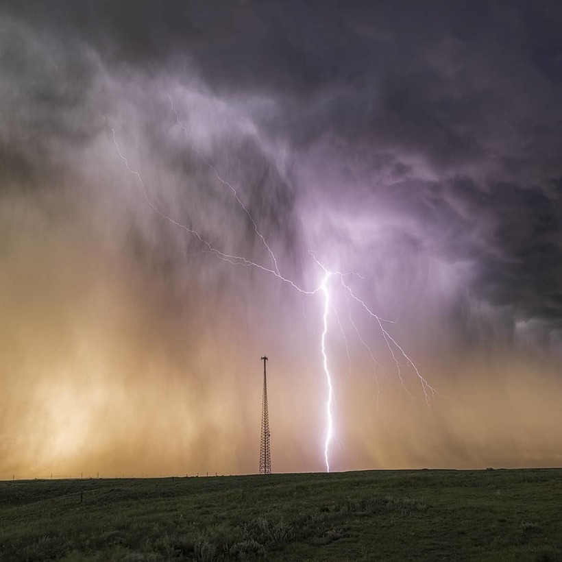 Фотограф и охотник за штормами делает невероятные снимки разбушевавшейся стихии