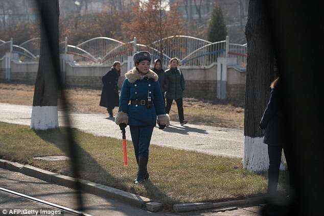Блог - В дорожную полицию Северной Кореи берут исключительно девушек-красавиц В дорожную полицию Северной Кореи берут исключительно девушек-красавиц