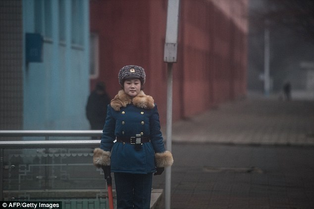 Блог - В дорожную полицию Северной Кореи берут исключительно девушек-красавиц В дорожную полицию Северной Кореи берут исключительно девушек-красавиц