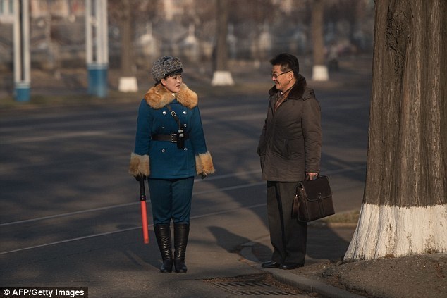 Блог - В дорожную полицию Северной Кореи берут исключительно девушек-красавиц В дорожную полицию Северной Кореи берут исключительно девушек-красавиц