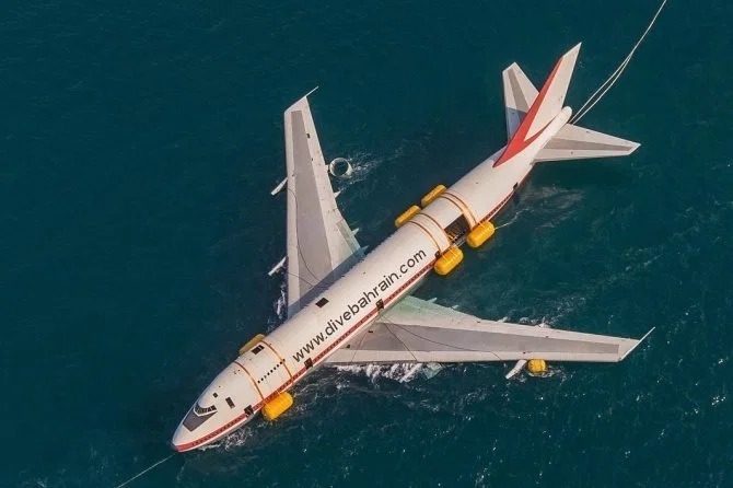 Блог - В Бахрейне утопили Boeing, чтобы открыть дайвинг-парк В Бахрейне утопили Boeing, чтобы открыть дайвинг-парк
