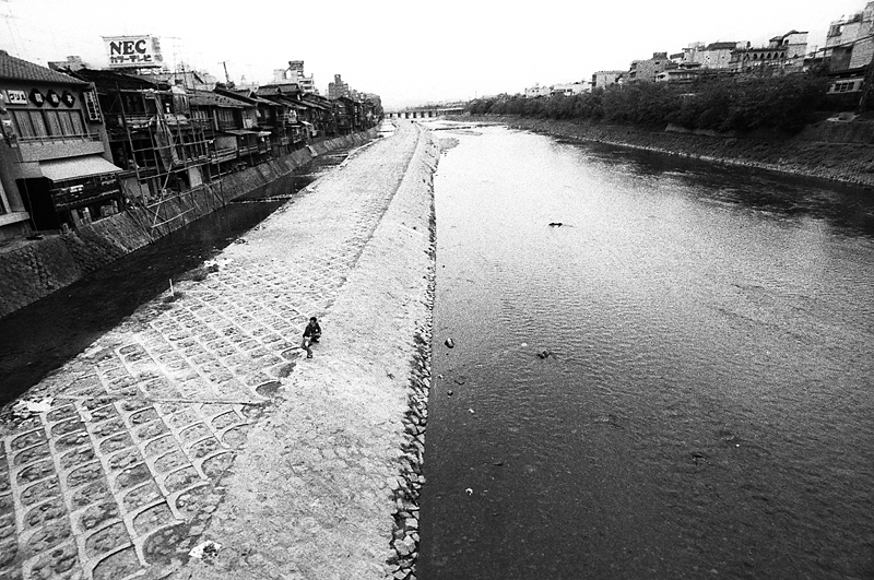 Блог - Чудесные снимки, запечатлевшие уличные сцены Киото в 1974 году Чудесные снимки, запечатлевшие уличные сцены Киото в 1974 году