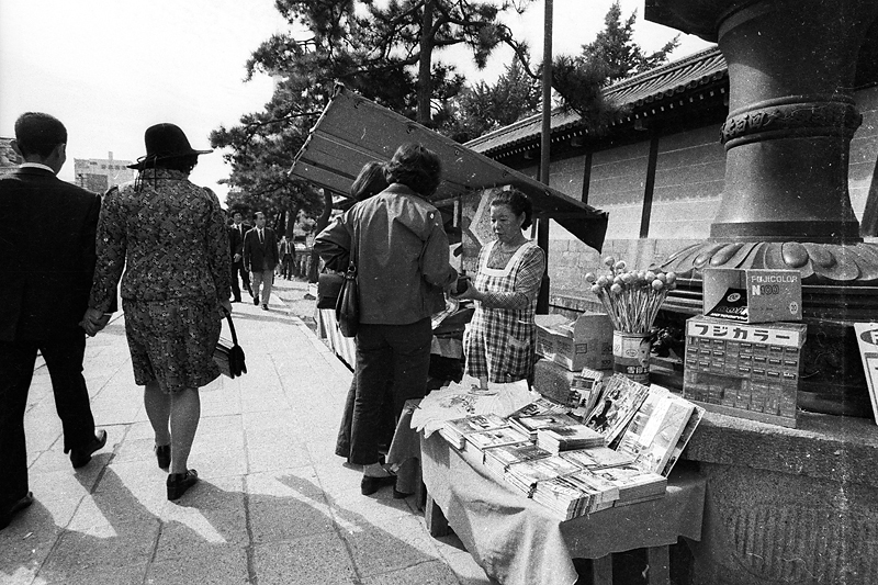 Блог - Чудесные снимки, запечатлевшие уличные сцены Киото в 1974 году Чудесные снимки, запечатлевшие уличные сцены Киото в 1974 году