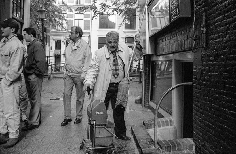Блог - Любопытные фото о том, какой была улица красных фонарей Амстердама 30 лет назад Любопытные фото о том, какой была улица красных фонарей Амстердама 30 лет назад