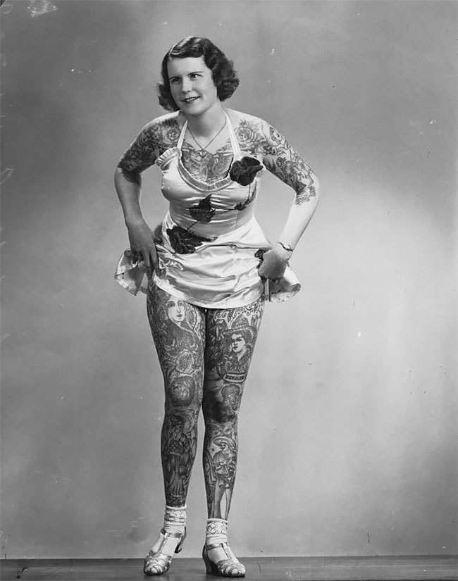 Outdoor vintage tattoo girlfriend