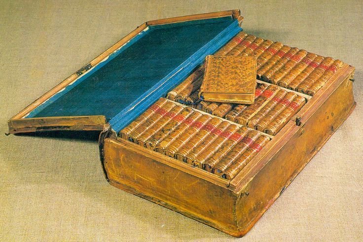 Походная библиотека Наполеона. Миниатюрные книги. Походная библиотека Наполеона. Миниатюрные книги.