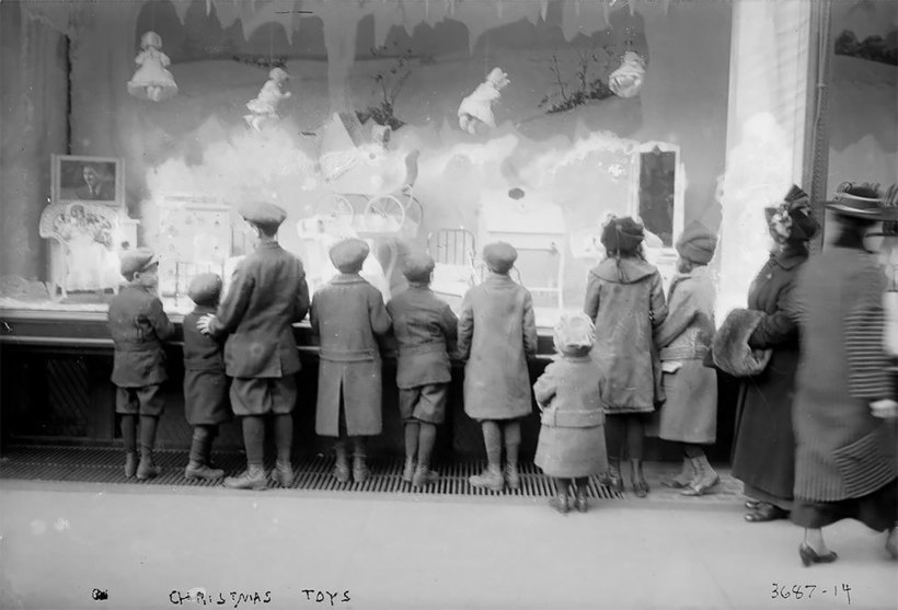 Сказочные фотографии рождественского шопинга в Нью-Йорке 1910 года