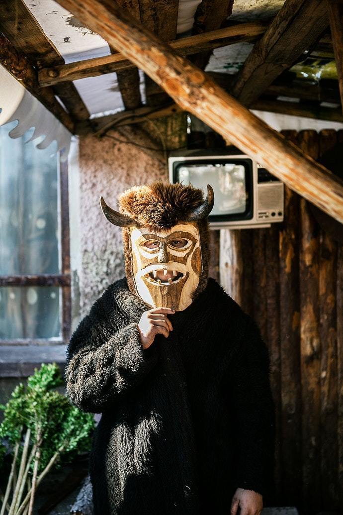Блог - Языческий праздник, на котором болгары в странных костюмах прогоняют злых духов Языческий праздник, на котором болгары в странных костюмах прогоняют злых духов