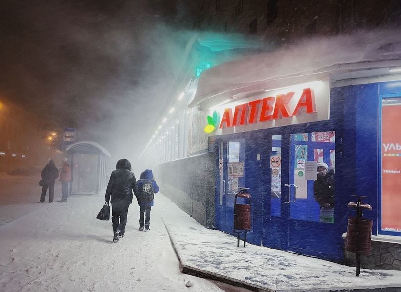 Блог - Фотограф запечатлел 40 дней темноты из жизни людей за полярным кругом Фотограф запечатлел 40 дней темноты из жизни людей за полярным кругом