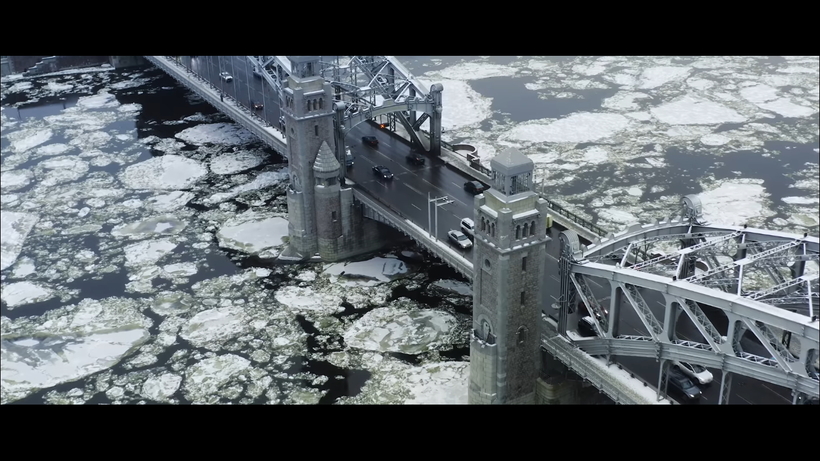 Талантливый оператор снял с дрона потрясающие кадры того, как проходит ледоход на Неве