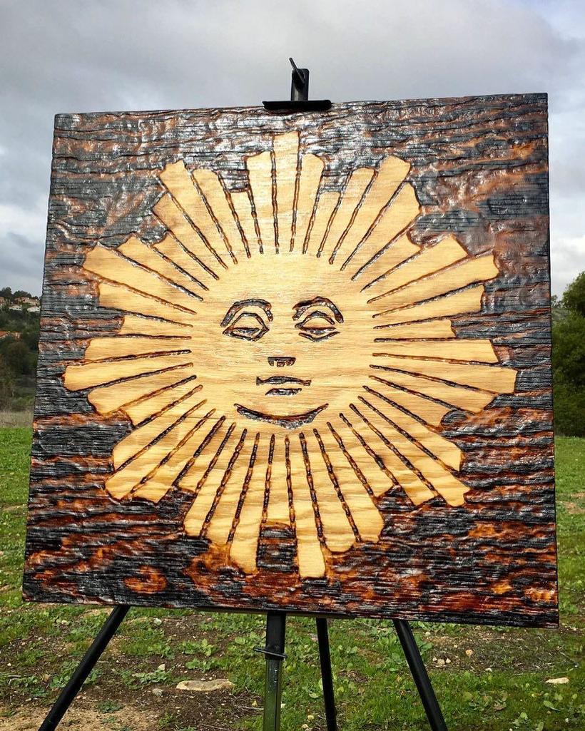 Художник отказался от традиционных кистей и рисует солнцем