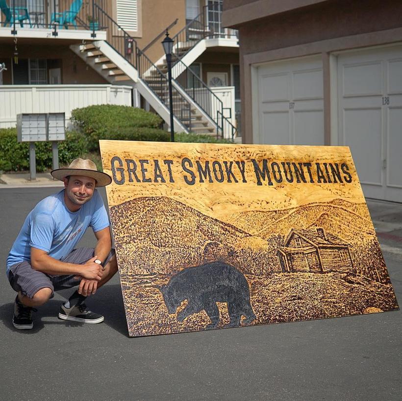 Художник отказался от традиционных кистей и рисует солнцем