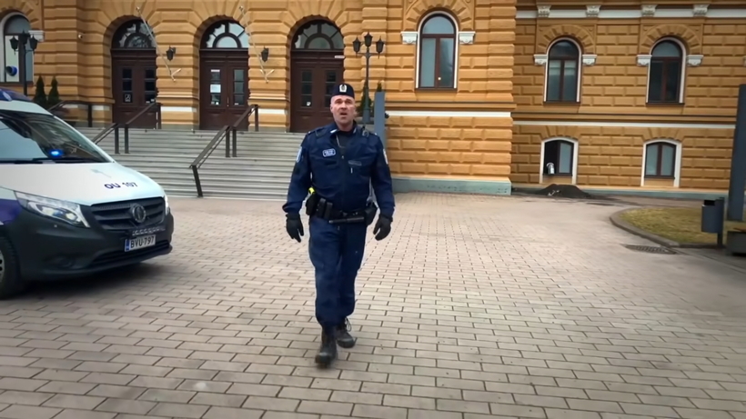 Блог - Видео: Финский полицейский спел знаменитую советскую песню «Я люблю тебя, жизнь» Видео: Финский полицейский спел знаменитую советскую песню «Я люблю тебя, жизнь»