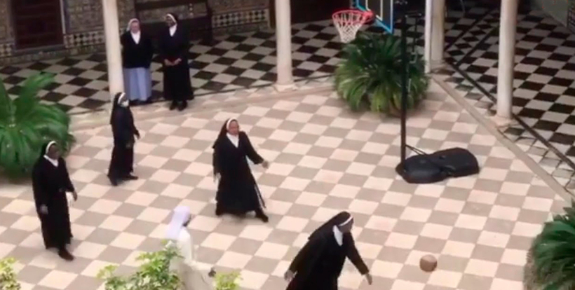 Видео: В Испании монахини сыграли в баскетбол