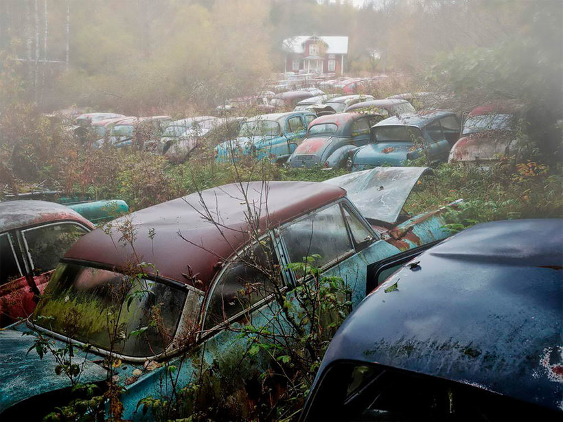 Фотограф отражает в снимках ностальгическую красоту заброшенных авто 