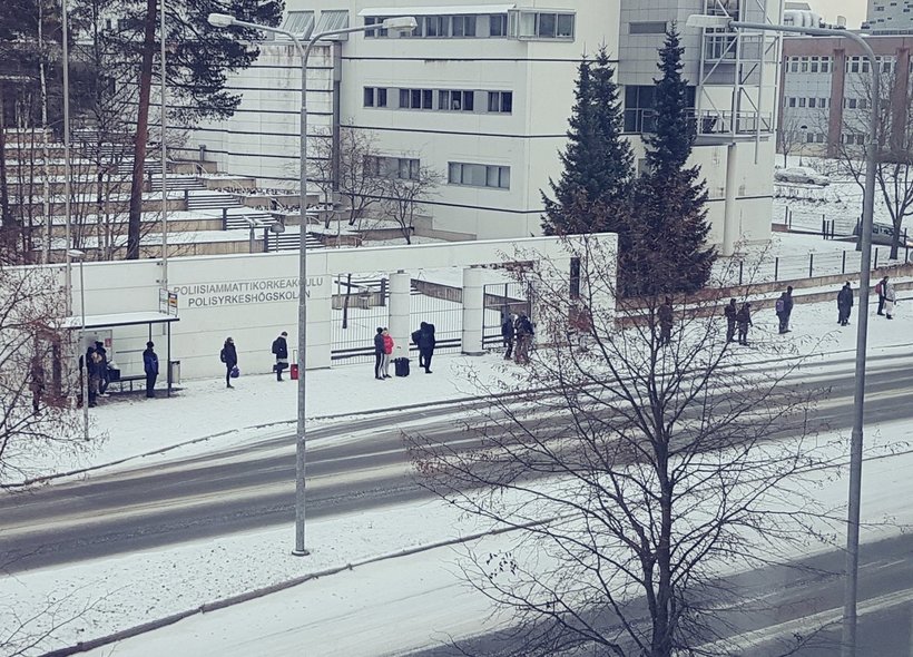 Финны ждут автобус Финны ждут автобус