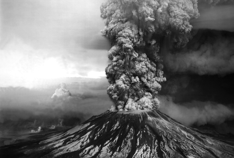 Блог - Впечатляющие исторические фото извержения вулкана Сент-Хеленс 40 лет назад Впечатляющие исторические фото извержения вулкана Сент-Хеленс 40 лет назад