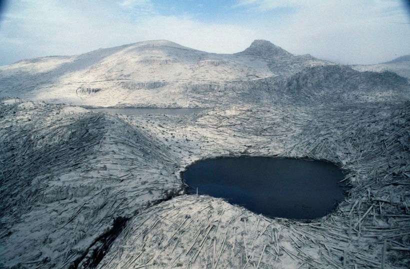 Блог - Впечатляющие исторические фото извержения вулкана Сент-Хеленс 40 лет назад Впечатляющие исторические фото извержения вулкана Сент-Хеленс 40 лет назад