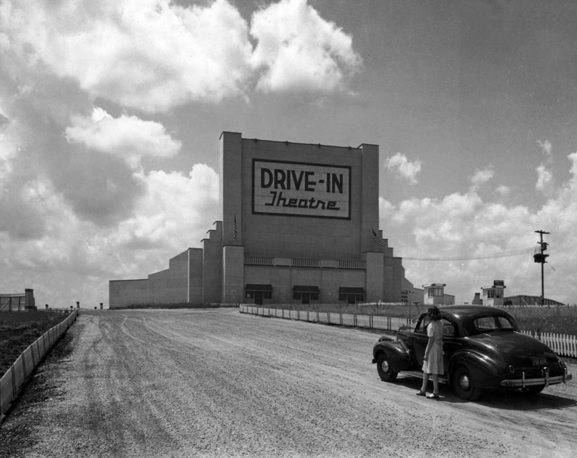 Блог - Редкие фотографии о том, как появились первые автокинотеатры Редкие фотографии о том, как появились первые автокинотеатры