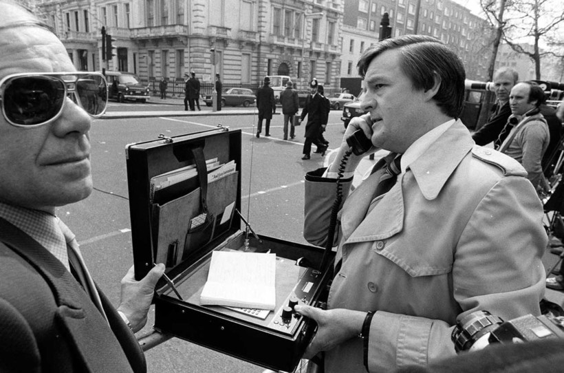 Блог - Как выглядели первые мобильные телефоны на любопытных ретрофотографиях Как выглядели первые мобильные телефоны на любопытных ретрофотографиях