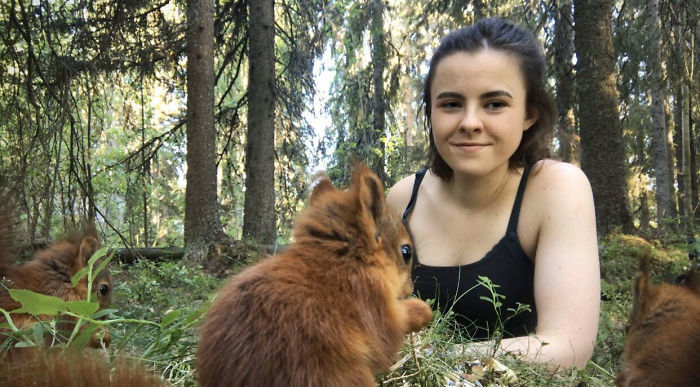 Блог - Фотограф записала, как белка жует еду, и видео набрало миллионы просмотров Фотограф записала, как белка жует еду, и видео набрало миллионы просмотров