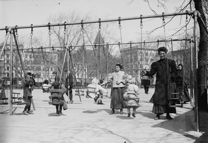 Блог - История в фото: первые детские площадки, которые выглядели невероятно сурово История в фото: первые детские площадки, которые выглядели невероятно сурово
