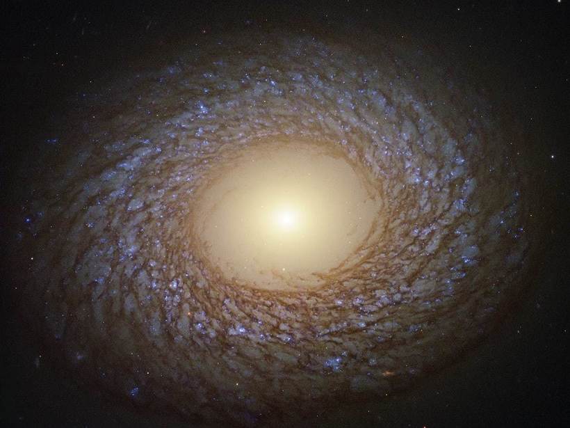 Блог - Hubble сделал потрясающие фото далекой галактики Hubble сделал потрясающие фото далекой галактики