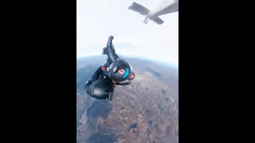 Блог - Видео: Вингсьютеры выполнили один из самых сложных трюков на высоте Видео: Вингсьютеры выполнили один из самых сложных трюков на высоте