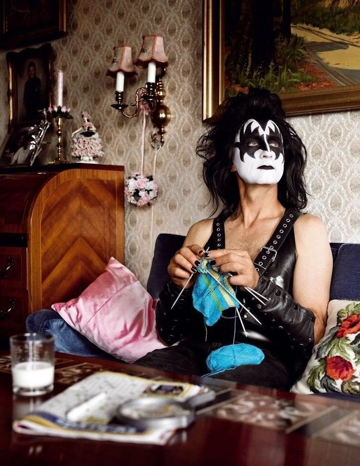 Джин Симмонс — участник рок-группы Kiss Джин Симмонс — участник рок-группы Kiss